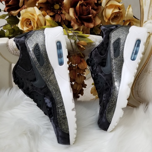 Nike Air Max 90 Pinnacle Velvet Shoes - Picture 4 of 8